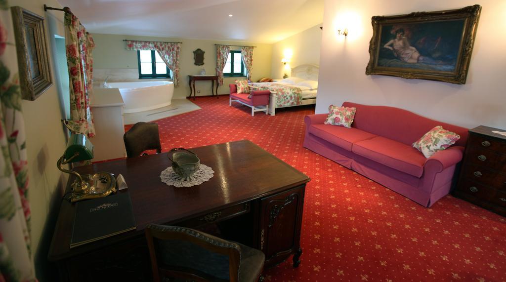 Boutique Hotel Pri Mlyne Лозорно Стая снимка