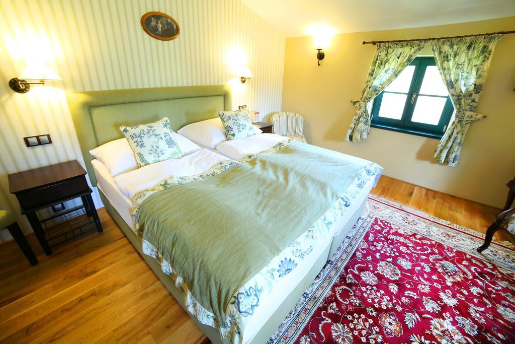 Boutique Hotel Pri Mlyne Лозорно Екстериор снимка