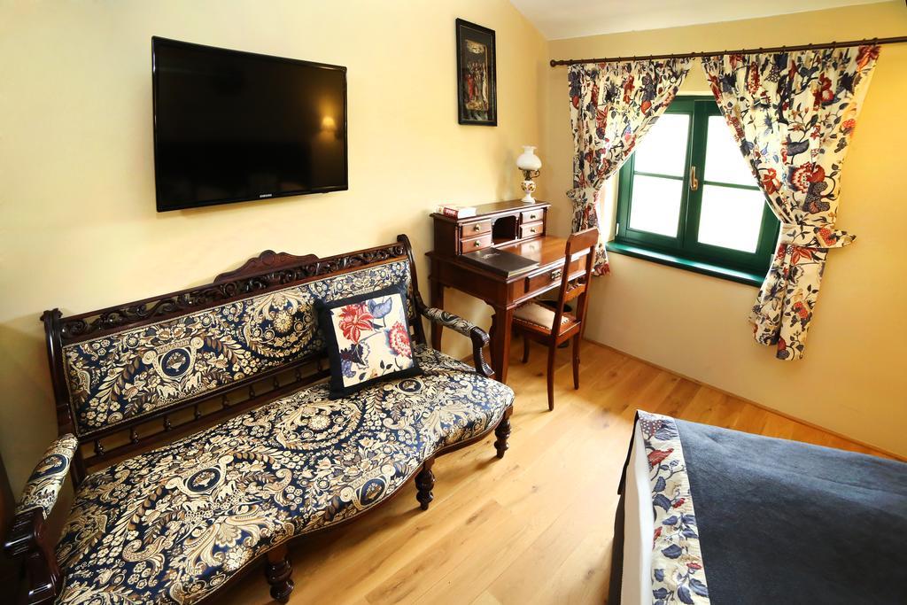 Boutique Hotel Pri Mlyne Лозорно Екстериор снимка