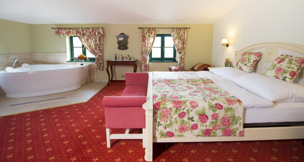 Boutique Hotel Pri Mlyne Лозорно Екстериор снимка